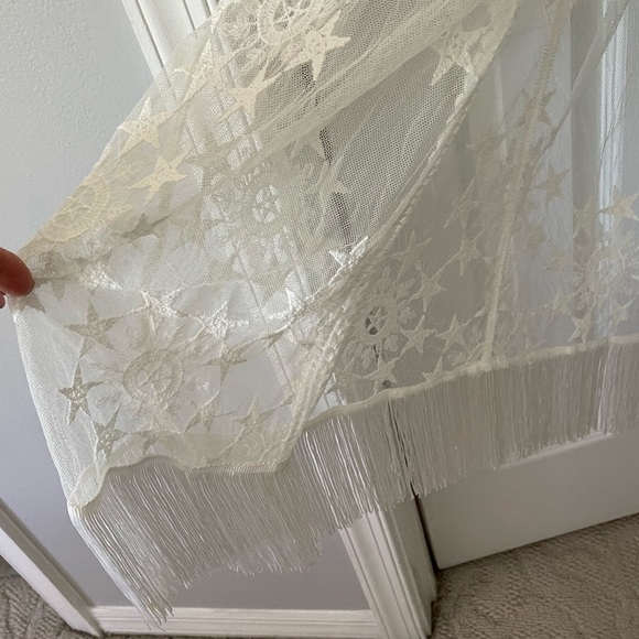 Hamsa Wear White Embroiled Duster with Stars one size - Picture 6 of 11